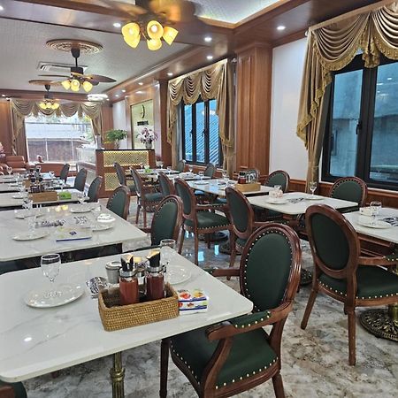 Sky Hotel 万荣 外观 照片