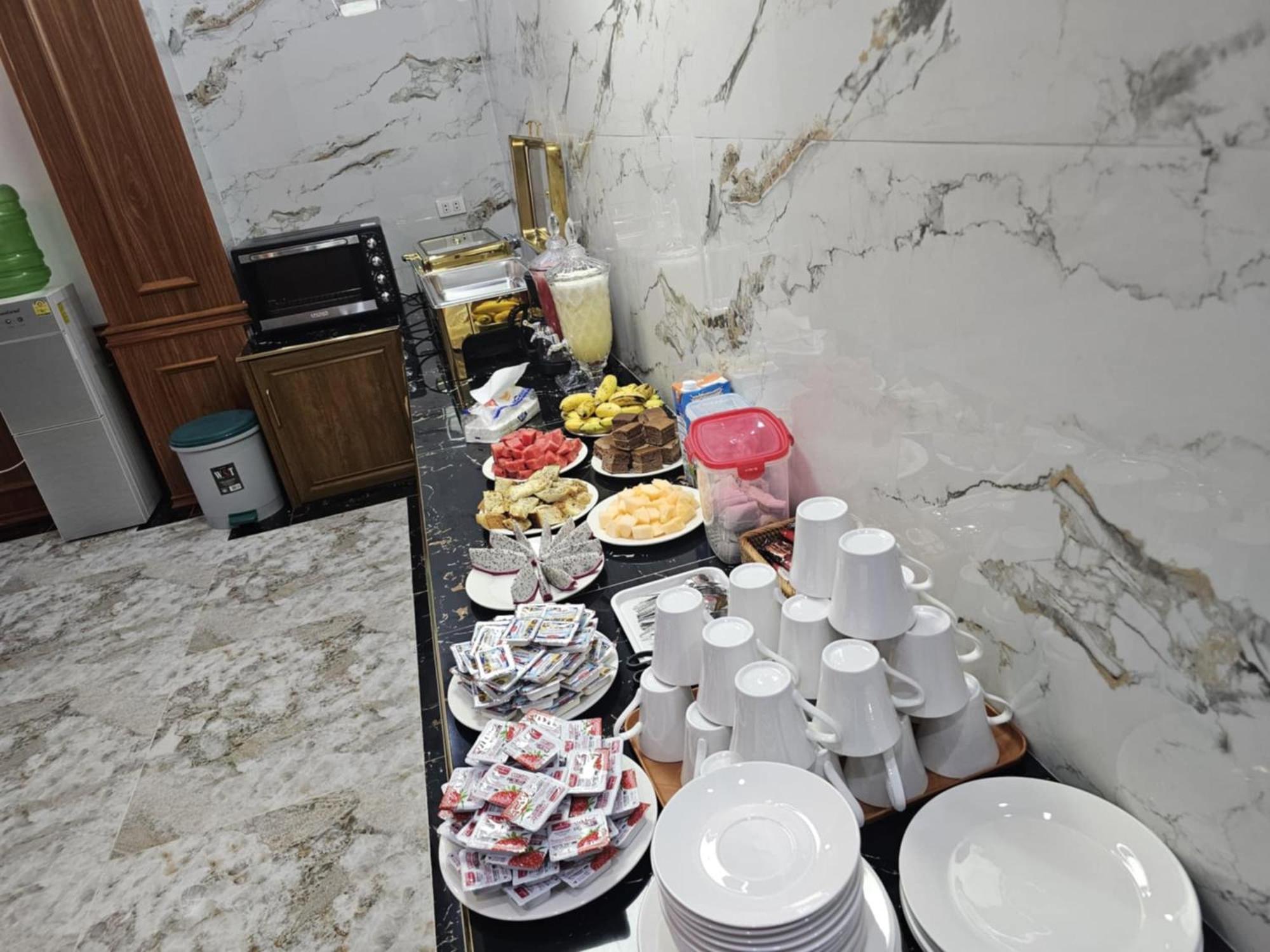 Sky Hotel 万荣 外观 照片