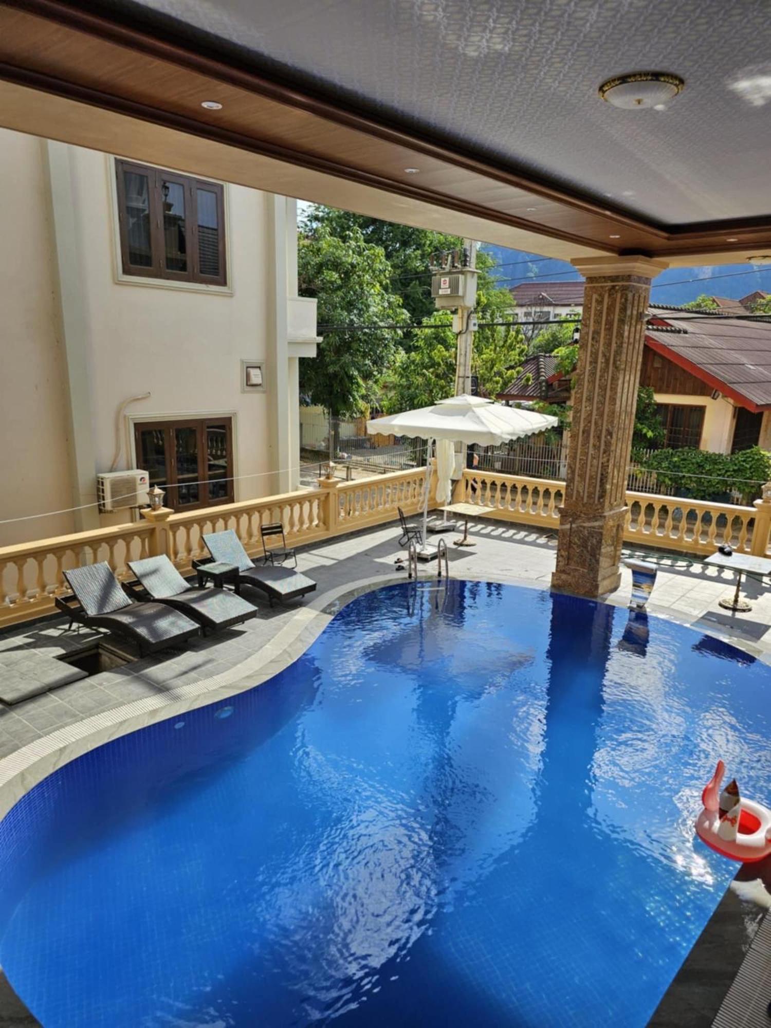 Sky Hotel 万荣 外观 照片