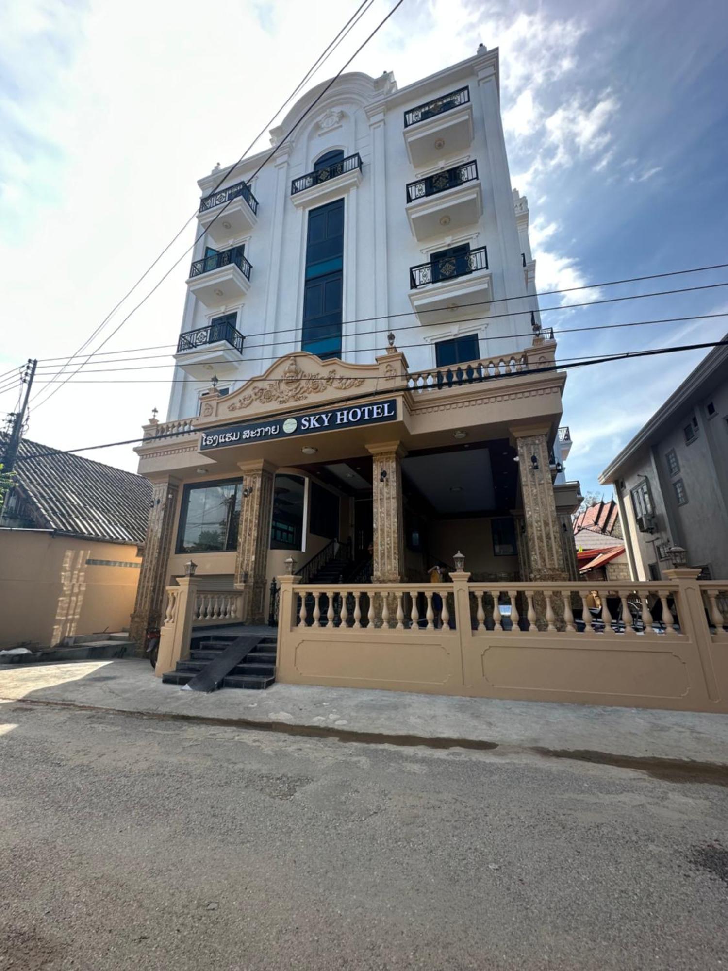 Sky Hotel 万荣 外观 照片